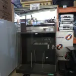 LOTE 210 - 01 RACK EM MADEIRA COM TAMPO DE VIDRO, 01 TV DE TUBO E 01 ANTENA INTERNA. (NO ESTADO) ATENÇÃO! FAZER A VISITAÇÃO ANTES DE ARREMATAR, NÃO SABEMOS SE FUNCIONA. LEILÃO NÃO TEM GARANTIA E NEM DEVOLUÇÃO, SUJEITO A POSSÍVEIS AVARIAS VISÍVEIS/OCULTAS E/OU AUSÊNCIA DE COMPONENTES.