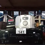 LOTE 141 - 02 RÁDIOS RELÓGIO, 01 APARELHO ACOUSTIC RESEARCB E 01 RECEIVER MARCA PIONNER. (NO ESTADO) ATENÇÃO! FAZER A VISITAÇÃO ANTES DE ARREMATAR, NÃO SABEMOS SE FUNCIONA. LEILÃO NÃO TEM GARANTIA E NEM DEVOLUÇÃO, SUJEITO A POSSÍVEIS AVARIAS VISÍVEIS/OCULTAS E/OU AUSÊNCIA DE COMPONENTES.