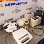 LOTE 175 - 03 SANDUICHEIRAS, 02 TORRADEIRAS, 01 MINI PROCESSADOR E 02 CAFETEIRAS INCOMPLETAS. (NO ESTADO) ATENÇÃO! FAZER A VISITAÇÃO ANTES DE ARREMATAR, NÃO SABEMOS SE FUNCIONA. LEILÃO NÃO TEM GARANTIA E NEM DEVOLUÇÃO, SUJEITO A POSSÍVEIS AVARIAS VISÍVEIS/OCULTAS E/OU AUSÊNCIA DE COMPONENTES.