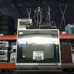 LOTE 206 - 02 TV’S DE TUBO E 02 ANTENAS INTERNAS MARCAS E MODELOS DIVERSOS. (NO ESTADO) ATENÇÃO! FAZER A VISITAÇÃO ANTES DE ARREMATAR, NÃO SABEMOS SE FUNCIONA. LEILÃO NÃO TEM GARANTIA E NEM DEVOLUÇÃO, SUJEITO A POSSÍVEIS AVARIAS VISÍVEIS/OCULTAS E/OU AUSÊNCIA DE COMPONENTES.