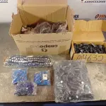 LOTE 215 - 01 CAIXA COM GRANDE QUANTIDADE DE CAPACITORES E RESISTORES ELETROLÍTICOS DIVERSOS. (NO ESTADO) ATENÇÃO! FAZER A VISITAÇÃO ANTES DE ARREMATAR, NÃO SABEMOS SE FUNCIONA. LEILÃO NÃO TEM GARANTIA E NEM DEVOLUÇÃO, SUJEITO A POSSÍVEIS AVARIAS VISÍVEIS/OCULTAS E/OU AUSÊNCIA DE COMPONENTES.