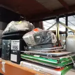 LOTE 155 - 01 LOTE COM VÁRIOS REFLETORES, LUMINÁRIAS E DISJUNTORES E REATORES MARCAS E MODELOS DIVERSOS. (NO ESTADO) ATENÇÃO! FAZER A VISITAÇÃO ANTES DE ARREMATAR, NÃO SABEMOS SE FUNCIONA. LEILÃO NÃO TEM GARANTIA E NEM DEVOLUÇÃO, SUJEITO A POSSÍVEIS AVARIAS VISÍVEIS/OCULTAS E/OU AUSÊNCIA DE COMPONENTES.