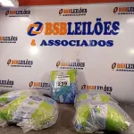 LOTE 239 - 05 PACOTES DE LUVAS DE LÁTEX SILVER TAMANHO “P”. (NO ESTADO) ATENÇÃO! FAZER A VISITAÇÃO ANTES DE ARREMATAR, NÃO SABEMOS SE FUNCIONA. LEILÃO NÃO TEM GARANTIA E NEM DEVOLUÇÃO, SUJEITO A POSSÍVEIS AVARIAS VISÍVEIS/OCULTAS E/OU AUSÊNCIA DE COMPONENTES.