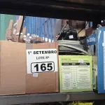 LOTE 165 - 02 FERROS DE PASSAR ROUPAS, VÁRIAS RÉGUAS ELÉTRICAS E SECADORES DE CABELO MARCAS E MODELOS DIVERSOS. (NO ESTADO) ATENÇÃO! FAZER A VISITAÇÃO ANTES DE ARREMATAR, NÃO SABEMOS SE FUNCIONA. LEILÃO NÃO TEM GARANTIA E NEM DEVOLUÇÃO, SUJEITO A POSSÍVEIS AVARIAS VISÍVEIS/OCULTAS E/OU AUSÊNCIA DE COMPONENTES.