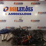LOTE 001 - 01 LOTE COM VÁRIOS COM VÁRIOS MICROFONES E CABOS MARCAS E MODELOS DIVERSOS. (NO ESTADO) ATENÇÃO! FAZER A VISITAÇÃO ANTES DE ARREMATAR, NÃO SABEMOS SE FUNCIONA. LEILÃO NÃO TEM GARANTIA E NEM DEVOLUÇÃO, SUJEITO A POSSÍVEIS AVARIAS VISÍVEIS/OCULTAS E/OU AUSÊNCIA DE COMPONENTES.