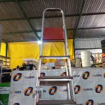 LOTE 160 - 01 ESCADA 06 DEGRAUS EM ALUMIO COM AVARIAS. (NO ESTADO) ATENÇÃO! FAZER A VISITAÇÃO ANTES DE ARREMATAR, NÃO SABEMOS SE FUNCIONA. LEILÃO NÃO TEM GARANTIA E NEM DEVOLUÇÃO, SUJEITO A POSSÍVEIS AVARIAS VISÍVEIS/OCULTAS E/OU AUSÊNCIA DE COMPONENTES.