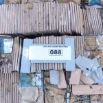 LOTE 088 - O1 LOTE COM PATILHAS LIVERPOOL ARGENTO 7CM X 24,4CM APROXIMADAMENTE 33,60M² (NO ESTADO)