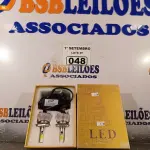 LOTE 048 - 01 PAR DE LÂMPADAS AUTOMOTIVA DE LED. (NO ESTADO) ATENÇÃO! FAZER A VISITAÇÃO ANTES DE ARREMATAR, NÃO SABEMOS SE FUNCIONA. LEILÃO NÃO TEM GARANTIA E NEM DEVOLUÇÃO, SUJEITO A POSSÍVEIS AVARIAS VISÍVEIS/OCULTAS E/OU AUSÊNCIA DE COMPONENTES.