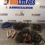 LOTE 001 - 01 LOTE COM VÁRIOS COM VÁRIOS MICROFONES E CABOS MARCAS E MODELOS DIVERSOS. (NO ESTADO) ATENÇÃO! FAZER A VISITAÇÃO ANTES DE ARREMATAR, NÃO SABEMOS SE FUNCIONA. LEILÃO NÃO TEM GARANTIA E NEM DEVOLUÇÃO, SUJEITO A POSSÍVEIS AVARIAS VISÍVEIS/OCULTAS E/OU AUSÊNCIA DE COMPONENTES.