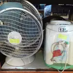 LOTE 128 - 01 BEBEDOURO PARA GARRAFÃO E 03 VENTILADORES MARCAS E MODELOS DIVERSOS. (NO ESTADO) ATENÇÃO! FAZER A VISITAÇÃO ANTES DE ARREMATAR, NÃO SABEMOS SE FUNCIONA. LEILÃO NÃO TEM GARANTIA E NEM DEVOLUÇÃO, SUJEITO A POSSÍVEIS AVARIAS VISÍVEIS/OCULTAS E/OU AUSÊNCIA DE COMPONENTES.