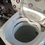 LOTE 197 - 01 MÁQUINA DE LAVAR ROUPAS MARCA ELECTROLUX CAPACIDADE 5.0KG 220V. (NO ESTADO) ATENÇÃO! FAZER A VISITAÇÃO ANTES DE ARREMATAR, NÃO SABEMOS SE FUNCIONA. LEILÃO NÃO TEM GARANTIA E NEM DEVOLUÇÃO, SUJEITO A POSSÍVEIS AVARIAS VISÍVEIS/OCULTAS E/OU AUSÊNCIA DE COMPONENTES.