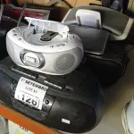 LOTE 126 - 01 DVD PORTÁTIL E 05 APARELHOS DE SOM MARCAS E MODELOS DIVERSOS. (NO ESTADO) ATENÇÃO! FAZER A VISITAÇÃO ANTES DE ARREMATAR, NÃO SABEMOS SE FUNCIONA. LEILÃO NÃO TEM GARANTIA E NEM DEVOLUÇÃO, SUJEITO A POSSÍVEIS AVARIAS VISÍVEIS/OCULTAS E/OU AUSÊNCIA DE COMPONENTES.