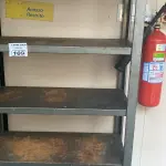 LOTE 109 - ESTANTE DE FERRO. (NO ESTADO, NÃO SABEMOS SE FUNCIONA. LEILÃO NÃO TEM GARANTIA E NEM DEVOLUÇÃO).