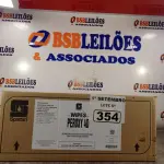 LOTE 354 - 01 CAIXA DE PEROXY 4D, DESINFETANTE HOSPITALAR PARA SUPERFÍCIES FIXAS E ARTIGOS NÃO CRÍTICOS COM 06 POTES CADA. (NO ESTADO) ATENÇÃO! FAZER A VISITAÇÃO ANTES DE ARREMATAR, NÃO SABEMOS SE FUNCIONA. LEILÃO NÃO TEM GARANTIA E NEM DEVOLUÇÃO, SUJEITO A POSSÍVEIS AVARIAS VISÍVEIS/OCULTAS E/OU AUSÊNCIA DE COMPONENTES.