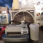 LOTE 282 - 02 VENTILADORES, 02 FRAGMENTADORAS DE PAPEL, 01 CAIXA DE SOM E UTENSÍLIOS DIVERSOS. (NO ESTADO) ATENÇÃO! FAZER A VISITAÇÃO ANTES DE ARREMATAR, NÃO SABEMOS SE FUNCIONA. LEILÃO NÃO TEM GARANTIA E NEM DEVOLUÇÃO, SUJEITO A POSSÍVEIS AVARIAS VISÍVEIS/OCULTAS E/OU AUSÊNCIA DE COMPONENTES.