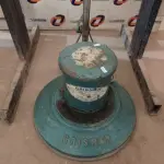 LOTE 479 - 01 ENCERADEIRA CRISMAR. (NO ESTADO) ATENÇÃO! FAZER A VISITAÇÃO ANTES DE ARREMATAR, NÃO SABEMOS SE FUNCIONA. LEILÃO NÃO TEM GARANTIA E NEM DEVOLUÇÃO, SUJEITO A POSSÍVEIS AVARIAS VISÍVEIS/OCULTAS E/OU AUSÊNCIA DE COMPONENTES.