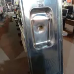 LOTE 296 - 01 PIA EM AÇO INOX CIMENTADA COM 01 CUBA MEDINDO 1,80M X 0,53CM. (NO ESTADO) ATENÇÃO! FAZER A VISITAÇÃO ANTES DE ARREMATAR, NÃO SABEMOS SE FUNCIONA. LEILÃO NÃO TEM GARANTIA E NEM DEVOLUÇÃO, SUJEITO A POSSÍVEIS AVARIAS VISÍVEIS/OCULTAS E/OU AUSÊNCIA DE COMPONENTES.