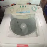 LOTE 336 - 01 LAVADORA DE ROUPAS MARCA ELECTROLUX CAPACIDADE 12KG 127V. (NO ESTADO) ATENÇÃO! FAZER A VISITAÇÃO ANTES DE ARREMATAR, NÃO SABEMOS SE FUNCIONA. LEILÃO NÃO TEM GARANTIA E NEM DEVOLUÇÃO, SUJEITO A POSSÍVEIS AVARIAS VISÍVEIS/OCULTAS E/OU AUSÊNCIA DE COMPONENTES.