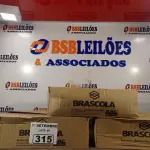 LOTE 315 - 03 CAIXAS COM COLA TUBO ST 175G COM 15 FRASCOS CADA. (NO ESTADO) ATENÇÃO! FAZER A VISITAÇÃO ANTES DE ARREMATAR, NÃO SABEMOS SE FUNCIONA. LEILÃO NÃO TEM GARANTIA E NEM DEVOLUÇÃO, SUJEITO A POSSÍVEIS AVARIAS VISÍVEIS/OCULTAS E/OU AUSÊNCIA DE COMPONENTES.