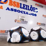 LOTE 388 - 02 BOLAS DE FUTEBOL. (NO ESTADO) ATENÇÃO! FAZER A VISITAÇÃO ANTES DE ARREMATAR, NÃO SABEMOS SE FUNCIONA. LEILÃO NÃO TEM GARANTIA E NEM DEVOLUÇÃO, SUJEITO A POSSÍVEIS AVARIAS VISÍVEIS/OCULTAS E/OU AUSÊNCIA DE COMPONENTES.