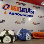 LOTE 407 - 01 BOLA DE BASQUETE E 02 BOLAS DE FUTEBOL. (NO ESTADO) ATENÇÃO! FAZER A VISITAÇÃO ANTES DE ARREMATAR, NÃO SABEMOS SE FUNCIONA. LEILÃO NÃO TEM GARANTIA E NEM DEVOLUÇÃO, SUJEITO A POSSÍVEIS AVARIAS VISÍVEIS/OCULTAS E/OU AUSÊNCIA DE COMPONENTES.