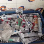 LOTE 364 - 01 LOTE COM VÁRIAS BISNAGAS DE SILICONE DIVERSOS. (NO ESTADO) ATENÇÃO! FAZER A VISITAÇÃO ANTES DE ARREMATAR, NÃO SABEMOS SE FUNCIONA. LEILÃO NÃO TEM GARANTIA E NEM DEVOLUÇÃO, SUJEITO A POSSÍVEIS AVARIAS VISÍVEIS/OCULTAS E/OU AUSÊNCIA DE COMPONENTES.
