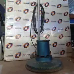 LOTE 532 - 01 ENCERADEIRA INDUSTRIAL. (NO ESTADO) ATENÇÃO! FAZER A VISITAÇÃO ANTES DE ARREMATAR, NÃO SABEMOS SE FUNCIONA. LEILÃO NÃO TEM GARANTIA E NEM DEVOLUÇÃO, SUJEITO A POSSÍVEIS AVARIAS VISÍVEIS/OCULTAS E/OU AUSÊNCIA DE COMPONENTES.