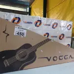 LOTE 450 - 01 VIOLÃO KASHIMA. (NO ESTADO) ATENÇÃO! FAZER A VISITAÇÃO ANTES DE ARREMATAR, NÃO SABEMOS SE FUNCIONA. LEILÃO NÃO TEM GARANTIA E NEM DEVOLUÇÃO, SUJEITO A POSSÍVEIS AVARIAS VISÍVEIS/OCULTAS E/OU AUSÊNCIA DE COMPONENTES.