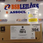 LOTE 504 - 01 CAIXA DE PEROXY 4D, DESINFETANTE HOSPITALAR PARA SUPERFÍCIES FIXAS E ARTIGOS NÃO CRÍTICOS COM 06 POTES CADA. (NO ESTADO) ATENÇÃO! FAZER A VISITAÇÃO ANTES DE ARREMATAR, NÃO SABEMOS SE FUNCIONA. LEILÃO NÃO TEM GARANTIA E NEM DEVOLUÇÃO, SUJEITO A POSSÍVEIS AVARIAS VISÍVEIS/OCULTAS E/OU AUSÊNCIA DE COMPONENTES.