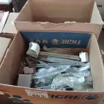 LOTE 463 - 01 LOTE COM VÁRIOS TRILHOS PARA GAVETA E PUXADORES MARCAS E MODELOS DIVERSOS. (NO ESTADO) ATENÇÃO! FAZER A VISITAÇÃO ANTES DE ARREMATAR, NÃO SABEMOS SE FUNCIONA. LEILÃO NÃO TEM GARANTIA E NEM DEVOLUÇÃO, SUJEITO A POSSÍVEIS AVARIAS VISÍVEIS/OCULTAS E/OU AUSÊNCIA DE COMPONENTES.