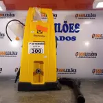 LOTE 300 - 01 LAVADORA DE ALTA PRESSÃO MARCA ELECTROLUX. (NO ESTADO) ATENÇÃO! FAZER A VISITAÇÃO ANTES DE ARREMATAR, NÃO SABEMOS SE FUNCIONA. LEILÃO NÃO TEM GARANTIA E NEM DEVOLUÇÃO, SUJEITO A POSSÍVEIS AVARIAS VISÍVEIS/OCULTAS E/OU AUSÊNCIA DE COMPONENTES.