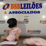LOTE 409 - 01 BONECA BEBE REBORN. (NO ESTADO) ATENÇÃO! FAZER A VISITAÇÃO ANTES DE ARREMATAR, NÃO SABEMOS SE FUNCIONA. LEILÃO NÃO TEM GARANTIA E NEM DEVOLUÇÃO, SUJEITO A POSSÍVEIS AVARIAS VISÍVEIS/OCULTAS E/OU AUSÊNCIA DE COMPONENTES.