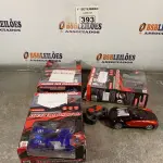 LOTE 393 - 03 CARRINHOS DE CONTROLE REMOTO. (NO ESTADO) ATENÇÃO! FAZER A VISITAÇÃO ANTES DE ARREMATAR, NÃO SABEMOS SE FUNCIONA. LEILÃO NÃO TEM GARANTIA E NEM DEVOLUÇÃO, SUJEITO A POSSÍVEIS AVARIAS VISÍVEIS/OCULTAS E/OU AUSÊNCIA DE COMPONENTES.