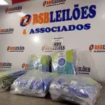 LOTE 499 - 05 PACOTES DE LUVAS DE LÁTEX SILVER TAMANHO “P”. (NO ESTADO) ATENÇÃO! FAZER A VISITAÇÃO ANTES DE ARREMATAR, NÃO SABEMOS SE FUNCIONA. LEILÃO NÃO TEM GARANTIA E NEM DEVOLUÇÃO, SUJEITO A POSSÍVEIS AVARIAS VISÍVEIS/OCULTAS E/OU AUSÊNCIA DE COMPONENTES.