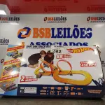 LOTE 382 - 01 PISTA HOTWHEELS. (NO ESTADO) ATENÇÃO! FAZER A VISITAÇÃO ANTES DE ARREMATAR, NÃO SABEMOS SE FUNCIONA. LEILÃO NÃO TEM GARANTIA E NEM DEVOLUÇÃO, SUJEITO A POSSÍVEIS AVARIAS VISÍVEIS/OCULTAS E/OU AUSÊNCIA DE COMPONENTES.