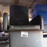 LOTE 569 - 01 POLTRONA PARA DESCANSO. (NO ESTADO) ATENÇÃO! FAZER A VISITAÇÃO ANTES DE ARREMATAR, NÃO SABEMOS SE FUNCIONA. LEILÃO NÃO TEM GARANTIA E NEM DEVOLUÇÃO, SUJEITO A POSSÍVEIS AVARIAS VISÍVEIS/OCULTAS E/OU AUSÊNCIA DE COMPONENTES.