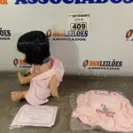 LOTE 409 - 01 BONECA BEBE REBORN. (NO ESTADO) ATENÇÃO! FAZER A VISITAÇÃO ANTES DE ARREMATAR, NÃO SABEMOS SE FUNCIONA. LEILÃO NÃO TEM GARANTIA E NEM DEVOLUÇÃO, SUJEITO A POSSÍVEIS AVARIAS VISÍVEIS/OCULTAS E/OU AUSÊNCIA DE COMPONENTES.