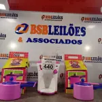 LOTE 440 - 02 PANELAS DE PRESSÃO E 01 CAFETEIRA. (NO ESTADO) ATENÇÃO! FAZER A VISITAÇÃO ANTES DE ARREMATAR, NÃO SABEMOS SE FUNCIONA. LEILÃO NÃO TEM GARANTIA E NEM DEVOLUÇÃO, SUJEITO A POSSÍVEIS AVARIAS VISÍVEIS/OCULTAS E/OU AUSÊNCIA DE COMPONENTES.