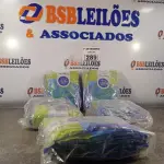 LOTE 289 - 05 PACOTES DE LUVAS DE LÁTEX SILVER TAMANHO “P”. (NO ESTADO) ATENÇÃO! FAZER A VISITAÇÃO ANTES DE ARREMATAR, NÃO SABEMOS SE FUNCIONA. LEILÃO NÃO TEM GARANTIA E NEM DEVOLUÇÃO, SUJEITO A POSSÍVEIS AVARIAS VISÍVEIS/OCULTAS E/OU AUSÊNCIA DE COMPONENTES.