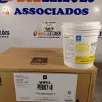 LOTE 557 - 01 CAIXA DE PEROXY 4D, DESINFETANTE HOSPITALAR PARA SUPERFÍCIES FIXAS E ARTIGOS NÃO CRÍTICOS COM 06 POTES CADA. (NO ESTADO) ATENÇÃO! FAZER A VISITAÇÃO ANTES DE ARREMATAR, NÃO SABEMOS SE FUNCIONA. LEILÃO NÃO TEM GARANTIA E NEM DEVOLUÇÃO, SUJEITO A POSSÍVEIS AVARIAS VISÍVEIS/OCULTAS E/OU AUSÊNCIA DE COMPONENTES.