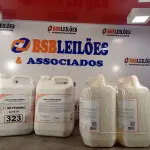 LOTE 323 - 10 LITROS DE ESPUMA HIGIENIZADORA PARA ANTISSEPSIA INSTANTÂNEA DAS MÃOS E 10 LITROS DE CONDICIONADOR PARA CABELOS. (NO ESTADO) ATENÇÃO! FAZER A VISITAÇÃO ANTES DE ARREMATAR, NÃO SABEMOS SE FUNCIONA. LEILÃO NÃO TEM GARANTIA E NEM DEVOLUÇÃO, SUJEITO A POSSÍVEIS AVARIAS VISÍVEIS/OCULTAS E/OU AUSÊNCIA DE COMPONENTES.