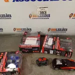 LOTE 393 - 03 CARRINHOS DE CONTROLE REMOTO. (NO ESTADO) ATENÇÃO! FAZER A VISITAÇÃO ANTES DE ARREMATAR, NÃO SABEMOS SE FUNCIONA. LEILÃO NÃO TEM GARANTIA E NEM DEVOLUÇÃO, SUJEITO A POSSÍVEIS AVARIAS VISÍVEIS/OCULTAS E/OU AUSÊNCIA DE COMPONENTES.
