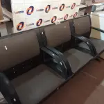 LOTE 526 - 01 LONGARINA DE 03 LUGARES. (NO ESTADO) ATENÇÃO! FAZER A VISITAÇÃO ANTES DE ARREMATAR, NÃO SABEMOS SE FUNCIONA. LEILÃO NÃO TEM GARANTIA E NEM DEVOLUÇÃO, SUJEITO A POSSÍVEIS AVARIAS VISÍVEIS/OCULTAS E/OU AUSÊNCIA DE COMPONENTES.