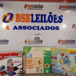 LOTE 425 - 01 BONECO JOÃO TEIMOSO, 01 JOGO DESCOBRINDO A MATEMÁTICA E 01 QUEBRA-CABEÇA DA GALINHA PINTADINHA. (NO ESTADO) ATENÇÃO! FAZER A VISITAÇÃO ANTES DE ARREMATAR, NÃO SABEMOS SE FUNCIONA. LEILÃO NÃO TEM GARANTIA E NEM DEVOLUÇÃO, SUJEITO A POSSÍVEIS AVARIAS VISÍVEIS/OCULTAS E/OU AUSÊNCIA DE COMPONENTES.