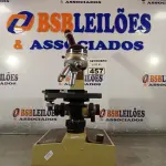LOTE 457 - 01 MICROSCÓPIO. (NO ESTADO) ATENÇÃO! FAZER A VISITAÇÃO ANTES DE ARREMATAR, NÃO SABEMOS SE FUNCIONA. LEILÃO NÃO TEM GARANTIA E NEM DEVOLUÇÃO, SUJEITO A POSSÍVEIS AVARIAS VISÍVEIS/OCULTAS E/OU AUSÊNCIA DE COMPONENTES.