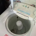 LOTE 336 - 01 LAVADORA DE ROUPAS MARCA ELECTROLUX CAPACIDADE 12KG 127V. (NO ESTADO) ATENÇÃO! FAZER A VISITAÇÃO ANTES DE ARREMATAR, NÃO SABEMOS SE FUNCIONA. LEILÃO NÃO TEM GARANTIA E NEM DEVOLUÇÃO, SUJEITO A POSSÍVEIS AVARIAS VISÍVEIS/OCULTAS E/OU AUSÊNCIA DE COMPONENTES.