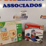 LOTE 389 - 01 BONECO JOÃO TEIMOSO E 01 JOGO DESCOBRINDO A MATEMÁTICA. (NO ESTADO) ATENÇÃO! FAZER A VISITAÇÃO ANTES DE ARREMATAR, NÃO SABEMOS SE FUNCIONA. LEILÃO NÃO TEM GARANTIA E NEM DEVOLUÇÃO, SUJEITO A POSSÍVEIS AVARIAS VISÍVEIS/OCULTAS E/OU AUSÊNCIA DE COMPONENTES.