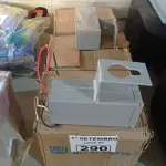 LOTE 290 - 03 CAIXAS DE REATORES PARA LÂMPADAS DE VAPOR METÁLICO 150W. (NO ESTADO) ATENÇÃO! FAZER A VISITAÇÃO ANTES DE ARREMATAR, NÃO SABEMOS SE FUNCIONA. LEILÃO NÃO TEM GARANTIA E NEM DEVOLUÇÃO, SUJEITO A POSSÍVEIS AVARIAS VISÍVEIS/OCULTAS E/OU AUSÊNCIA DE COMPONENTES.