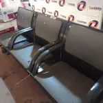 LOTE 529 - 01 LONGARINA DE 03 LUGARES. (NO ESTADO) ATENÇÃO! FAZER A VISITAÇÃO ANTES DE ARREMATAR, NÃO SABEMOS SE FUNCIONA. LEILÃO NÃO TEM GARANTIA E NEM DEVOLUÇÃO, SUJEITO A POSSÍVEIS AVARIAS VISÍVEIS/OCULTAS E/OU AUSÊNCIA DE COMPONENTES.