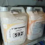 LOTE 592 - 20 LITROS DE SABONETE DE ESPUMA ANTISSÉPTICO. (NO ESTADO) ATENÇÃO! FAZER A VISITAÇÃO ANTES DE ARREMATAR, NÃO SABEMOS SE FUNCIONA. LEILÃO NÃO TEM GARANTIA E NEM DEVOLUÇÃO, SUJEITO A POSSÍVEIS AVARIAS VISÍVEIS/OCULTAS E/OU AUSÊNCIA DE COMPONENTES.